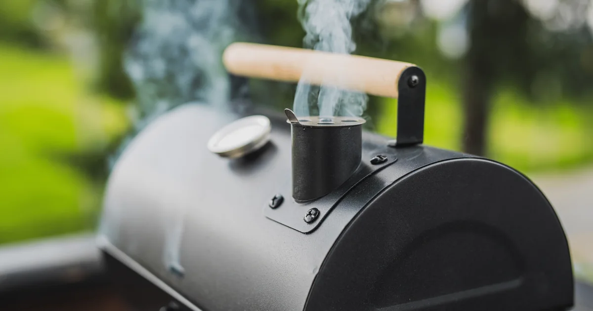 A smoker lid with a built-in temperature gauge